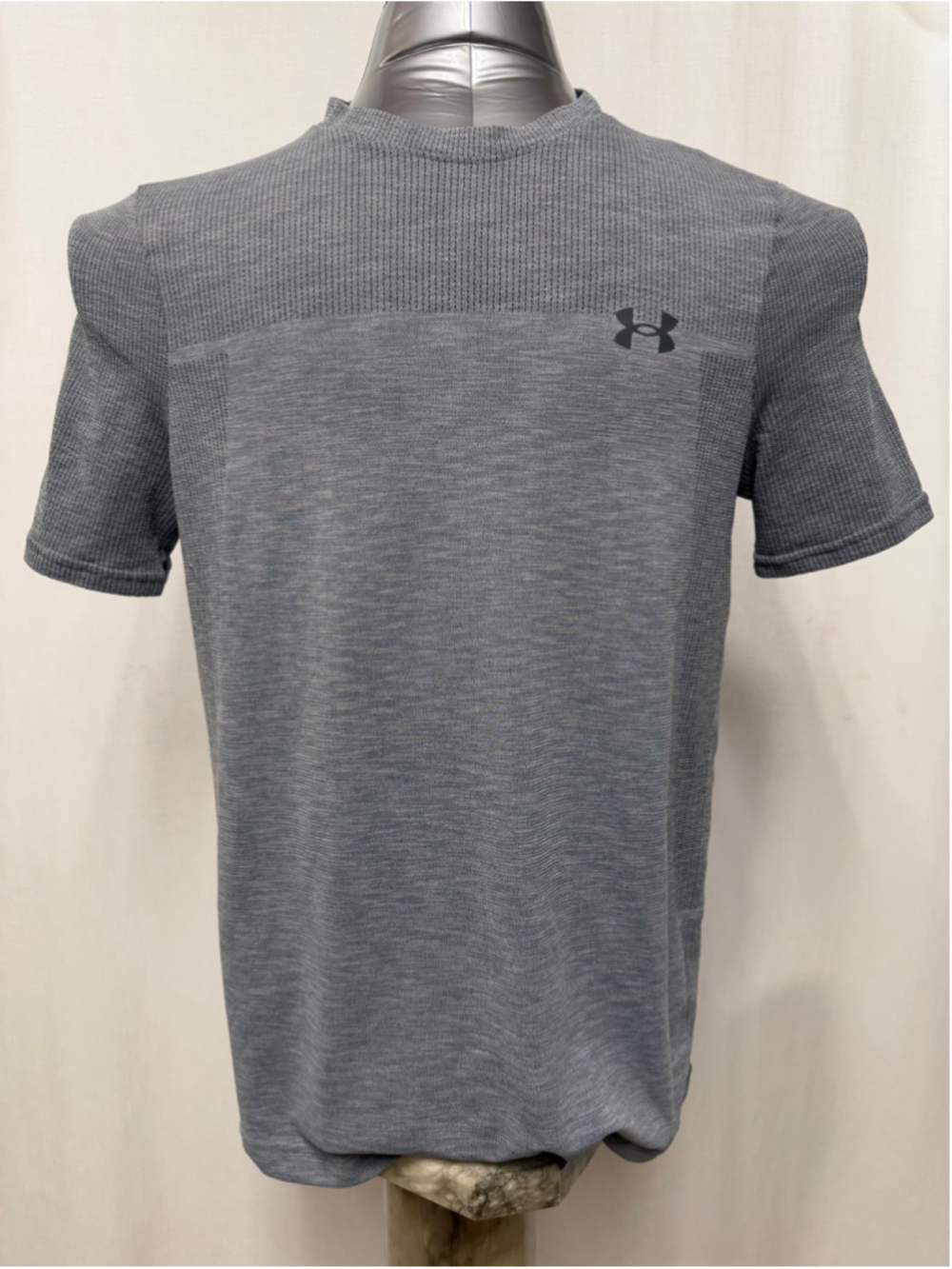 Men's Under Armour Seamless Short Sleeve Tee, Size L, Grey. 1759